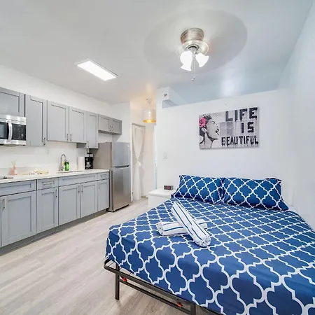 Beachy 1 B/R, W/2 Queen Beds, On Ocean Drive Beach